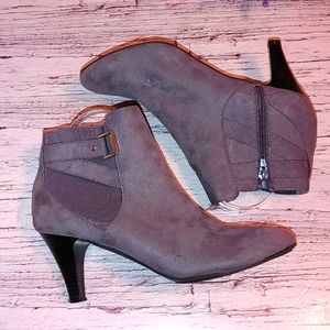 Dexflex comfort EUC gray ankle heel zipper booties shoes size US 9